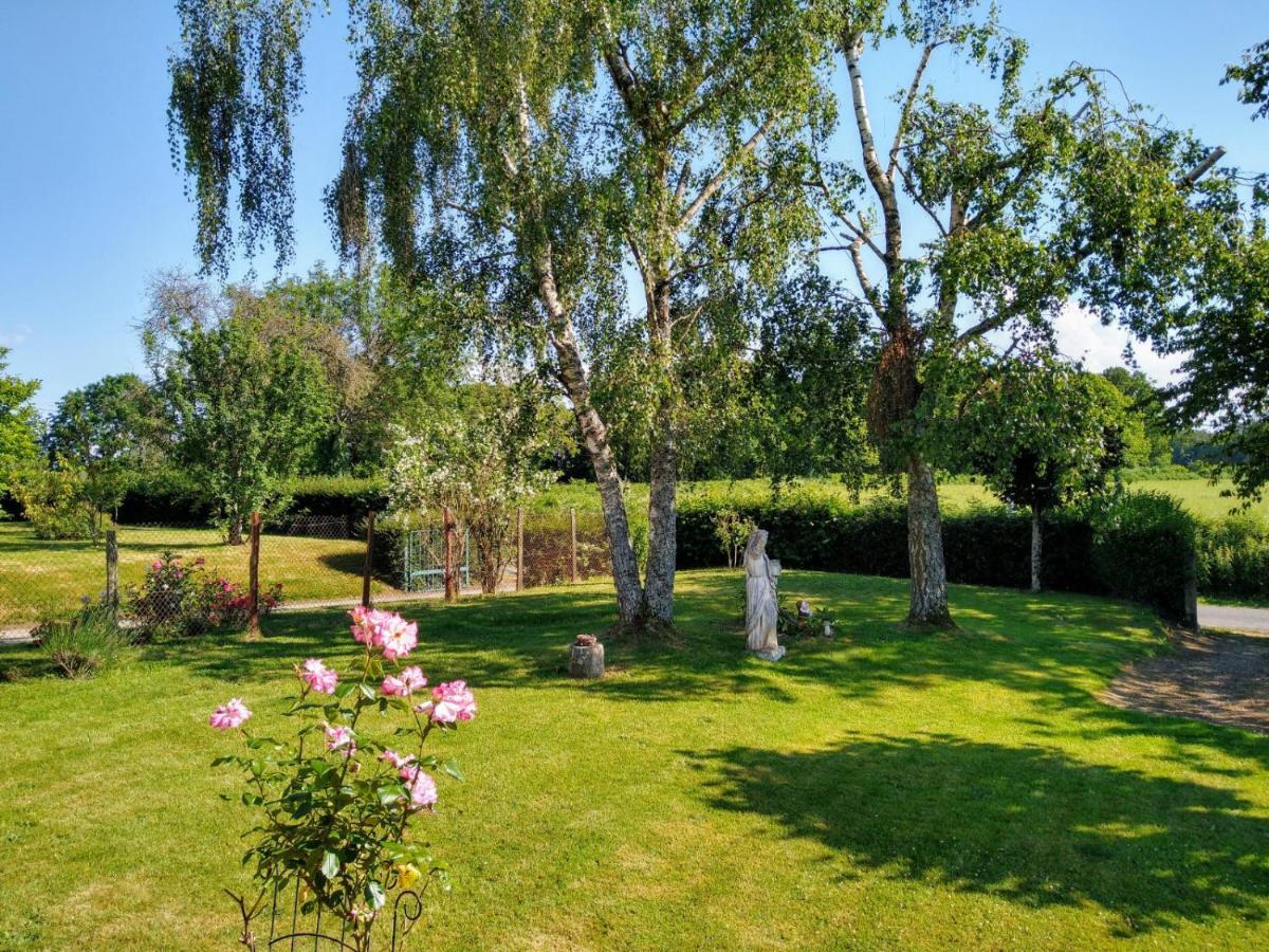 Gite La Maison De Lea Vila Saint-Agnant-de-Versillat Exterior foto